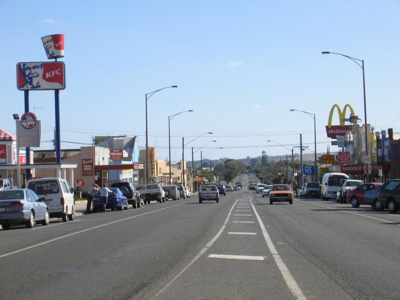 Colac - Shops and commercial centre: View west along Murray St between Corangamite St and Grant St