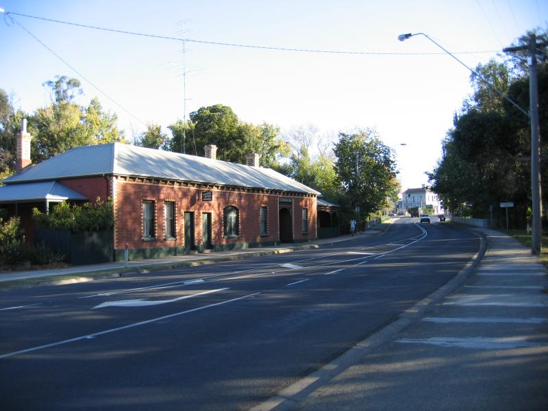 Colac - Sculpture Park, Murray Street at Barongarook Creek: View west along Murray St towards Barongarook Creek