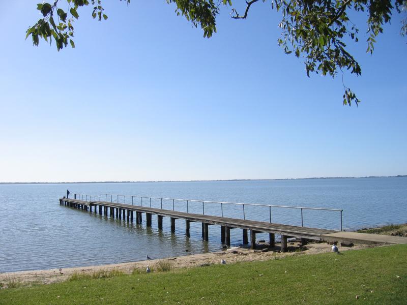 Colac photos - Travel Victoria: accommodation & visitor guide