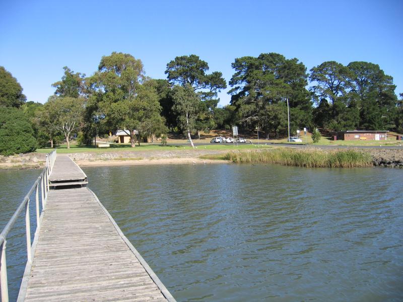 Colac photos - Travel Victoria: accommodation & visitor guide
