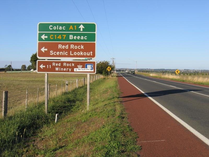 Colac - Red Rock turn-off, Princes Highway: View east along Princes Hwy towards Corangamite Lake Rd