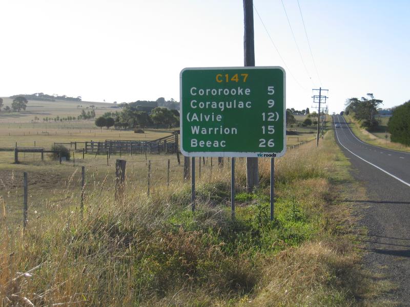 Colac - Red Rock turn-off, Princes Highway: View north along Corangamite Lake Rd near Princes Hwy