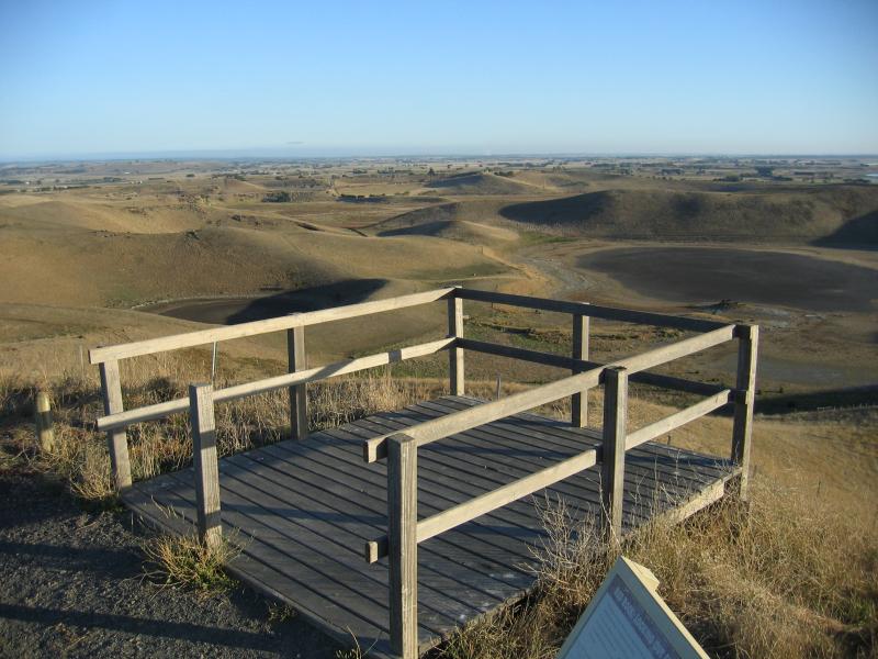 Colac - Red Rock main lookout: Viewing platform at car park