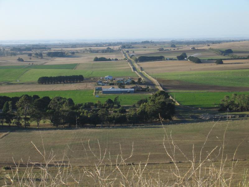 Colac - Red Rock main lookout: Northerly view from car park