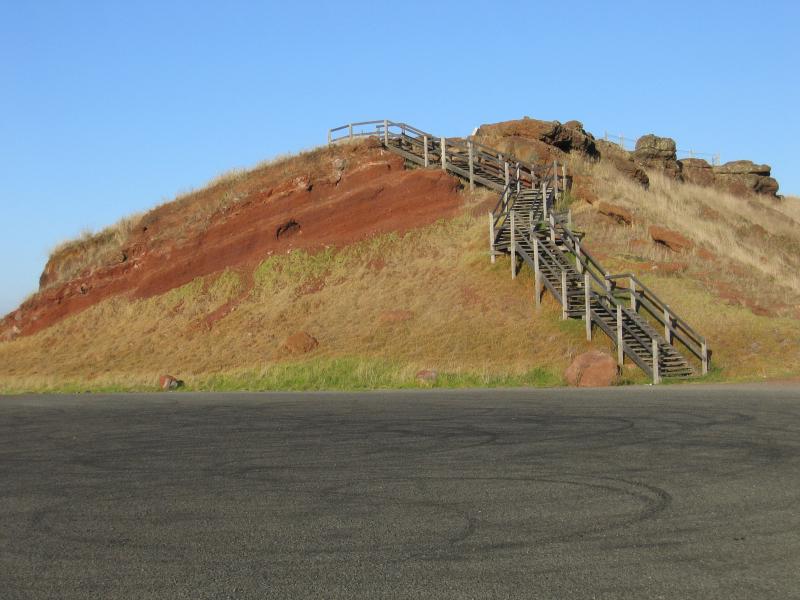 Colac - Red Rock main lookout: View towards lookout