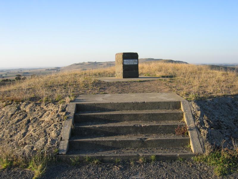 Colac - Red Rock memorial dial and lookout: Memorial dial