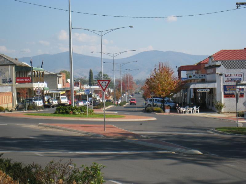 Corryong - Shops and commercial centre, Hanson Street: View south-west along Hanson St at Donaldson St