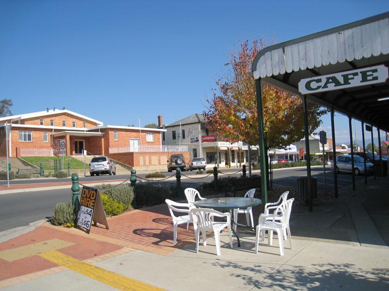 Corryong - Shops and commercial centre, Hanson Street: View of Corryong Memorial Hall from corner of Hanson St and Donaldson St