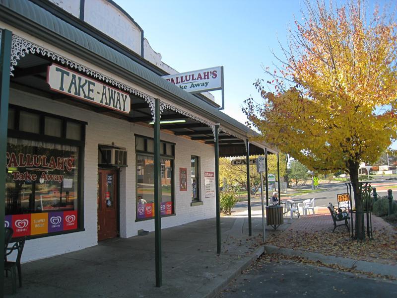 Corryong - Shops and commercial centre, Hanson Street: Tallulah's cafe, corner Hanson St and Donaldson St
