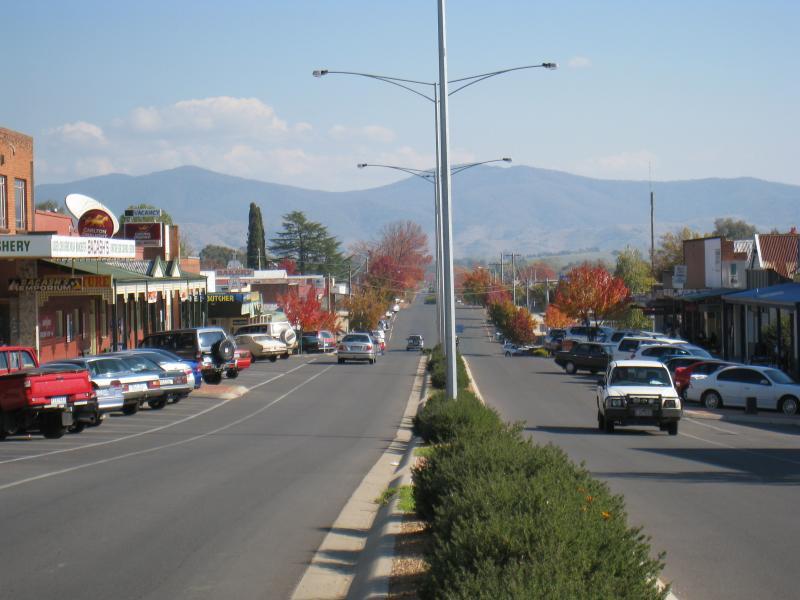 Corryong - Shops and commercial centre, Hanson Street: View south-west along Hanson St west of Donaldson St