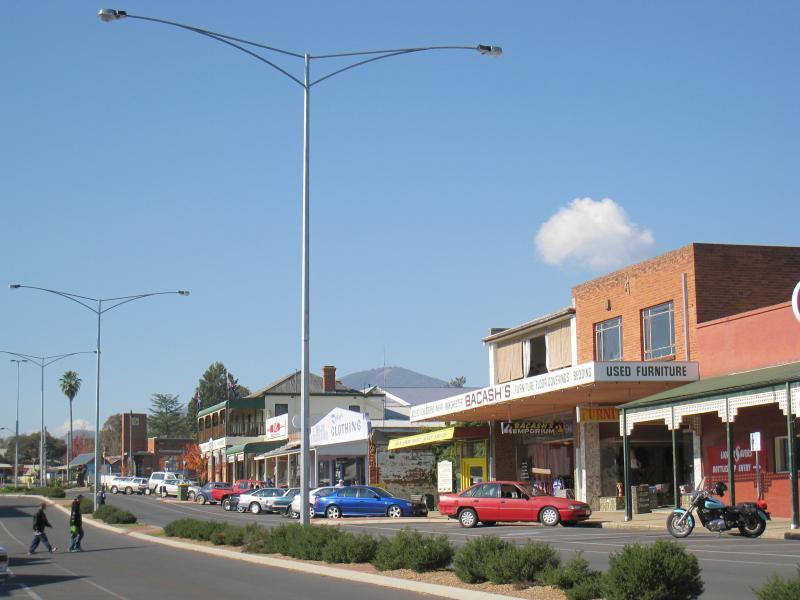 Corryong - Shops and commercial centre, Hanson Street: View north-east along Hanson St towards Donaldson St