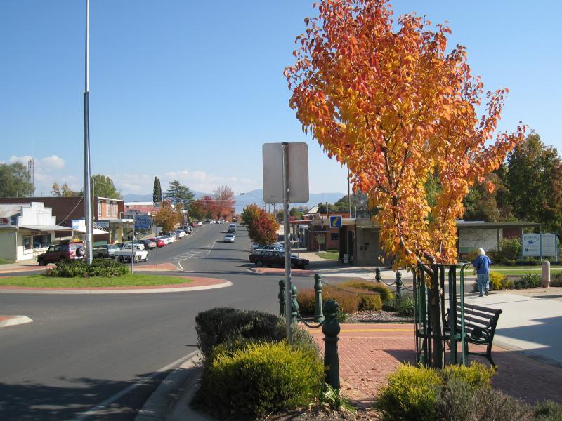 Corryong - Shops and commercial centre, Hanson Street: View south-west along Hanson St at Jardine St
