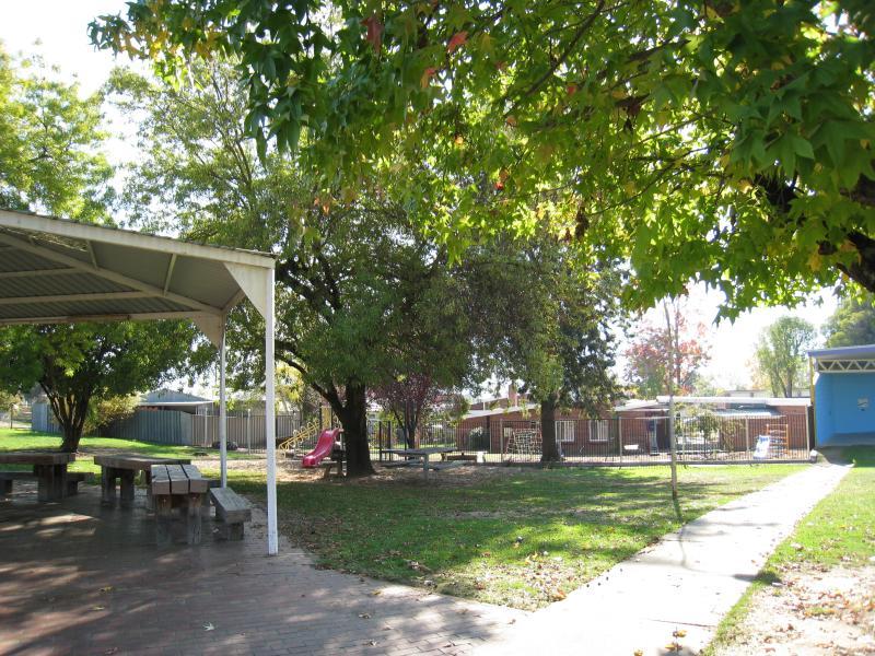 Corryong - Shops and commercial centre, Hanson Street: Rotunda and gardens at P.W. Attree Park