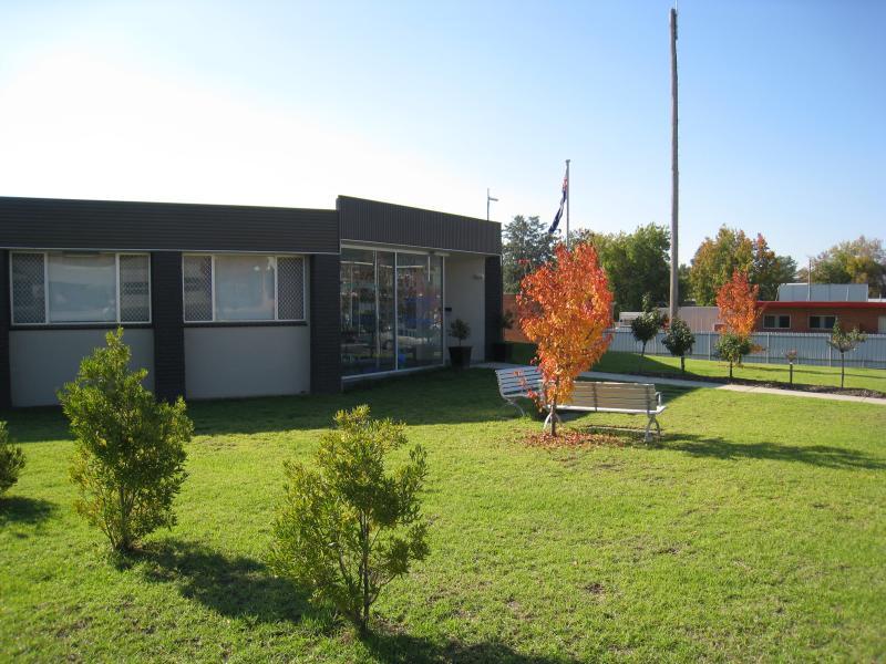 Corryong - Shops and commercial centre, Hanson Street: Council offices, Hanson St west of Jardine St