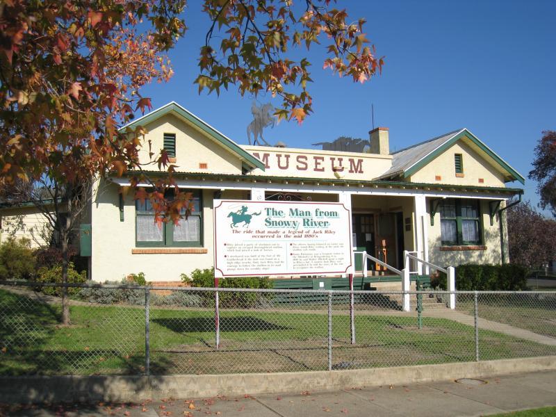 Corryong - Hanson Street west of Corryong's commercial centre: Man From Snowy River Museum, corner Hanson St and McKay St