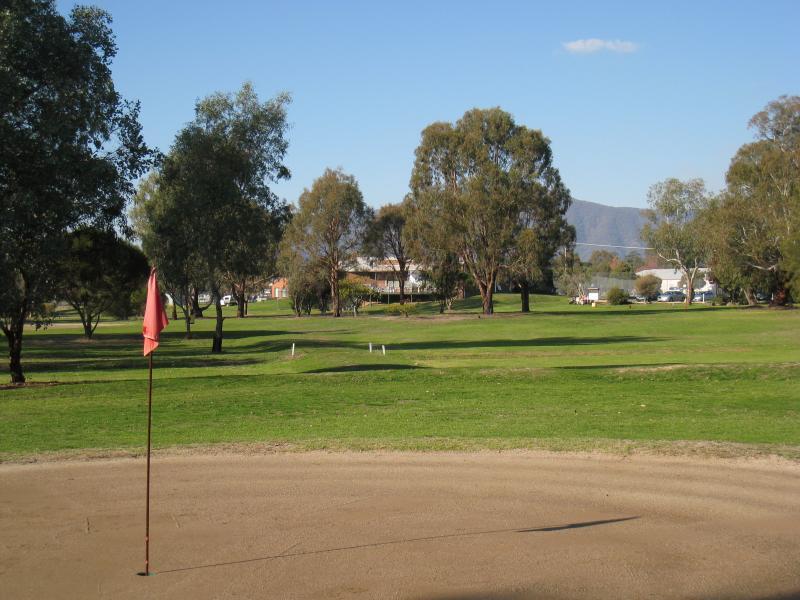 Corryong - Corryong Recreation Reserve: Golf course putting area