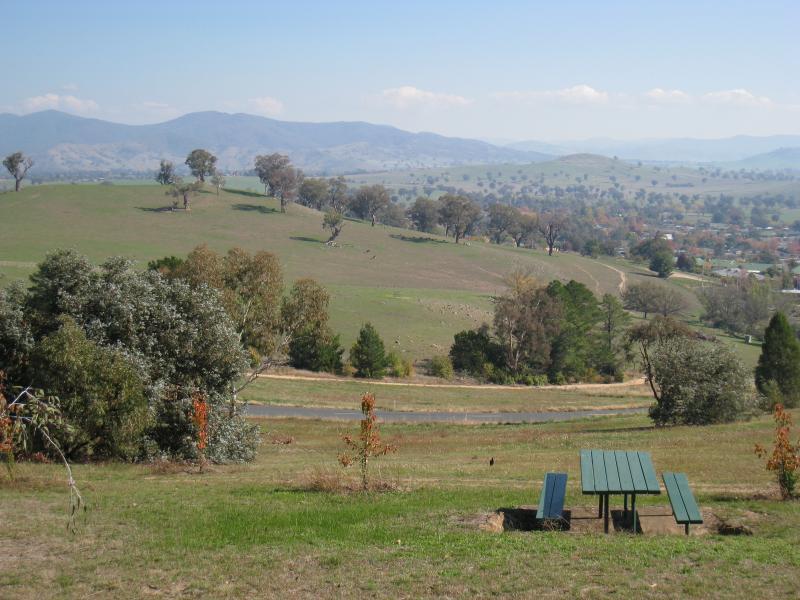 Corryong - Playles Lookout, Back Thowgla Road: Westerly view