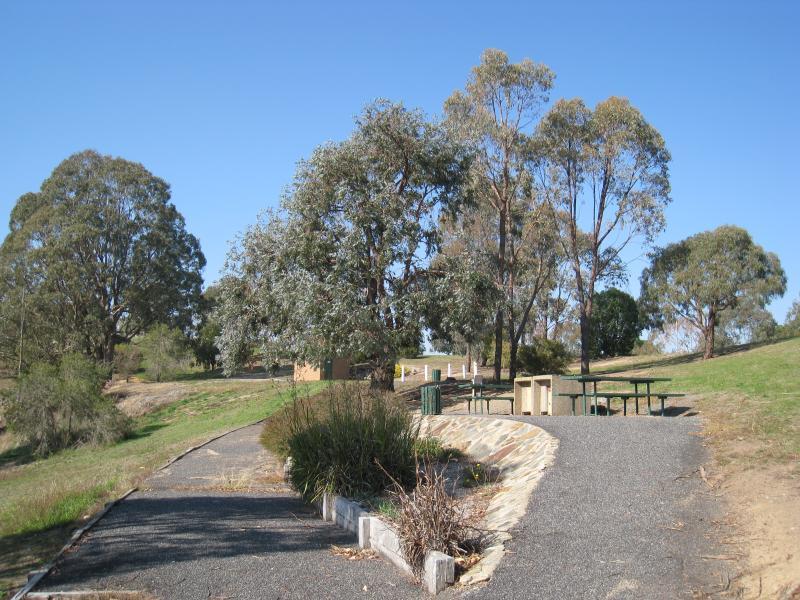 Corryong - Playles Lookout, Back Thowgla Road: BBQ area near car park