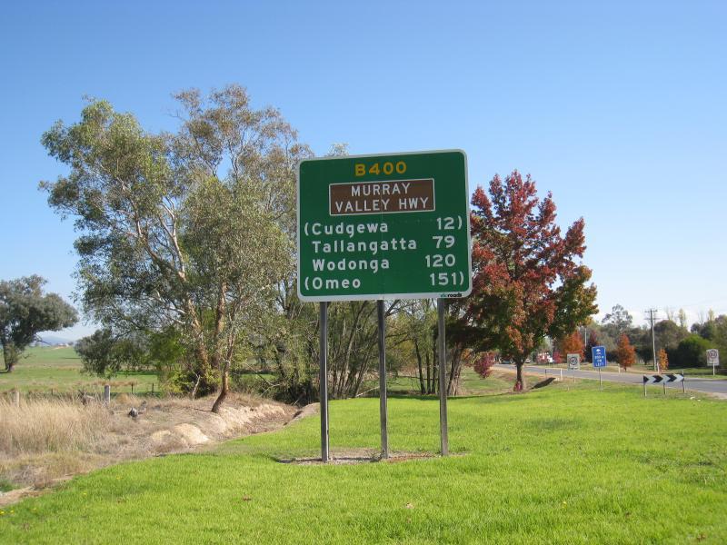 Corryong - Murray Valley Highway, west of Corryong: View south-west along Murray Valley Hwy, west of Waller St