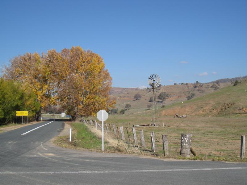 Corryong - Town of Colac Colac, Murray Valley Highway west of Corryong: View south along Benambra Rd at Murray Valley Hwy