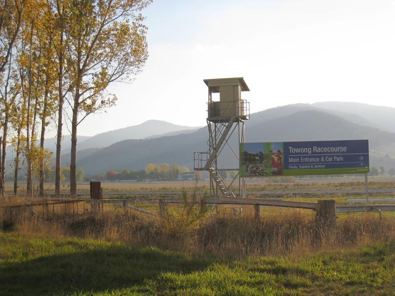 Corryong - Towong Racecourse: Racecourse viewed from Murray River Rd