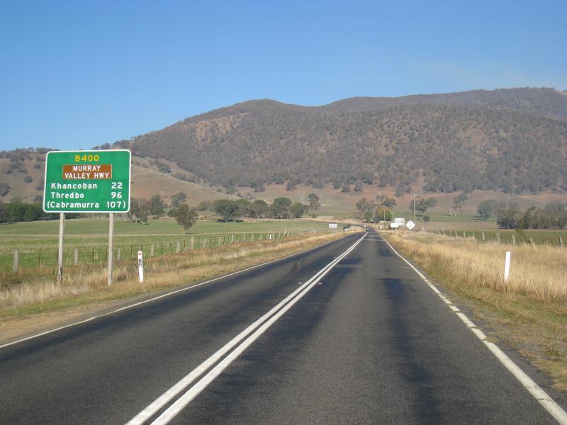 Corryong - Murray Valley Highway, between Murray River Road and Murray River: View south-east along Murray Valley Hwy just east of Murray River Rd