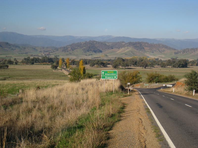 Corryong - Murray Valley Highway, between Murray River Road and Murray River: View east along Murray Valley Hwy towards Upper Murray Rd