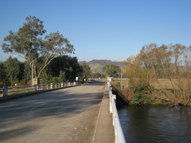 Corryong - Murray Valley Highway at Murray River (state border with N.S.W.): View east along bridge