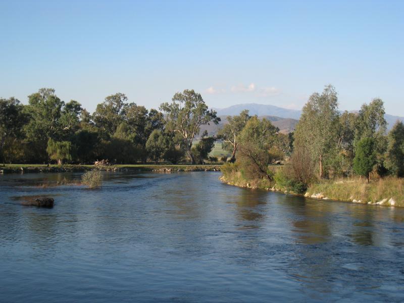 Corryong - Murray Valley Highway at Murray River (state border with N.S.W.): View north-east along Murray River from bridge