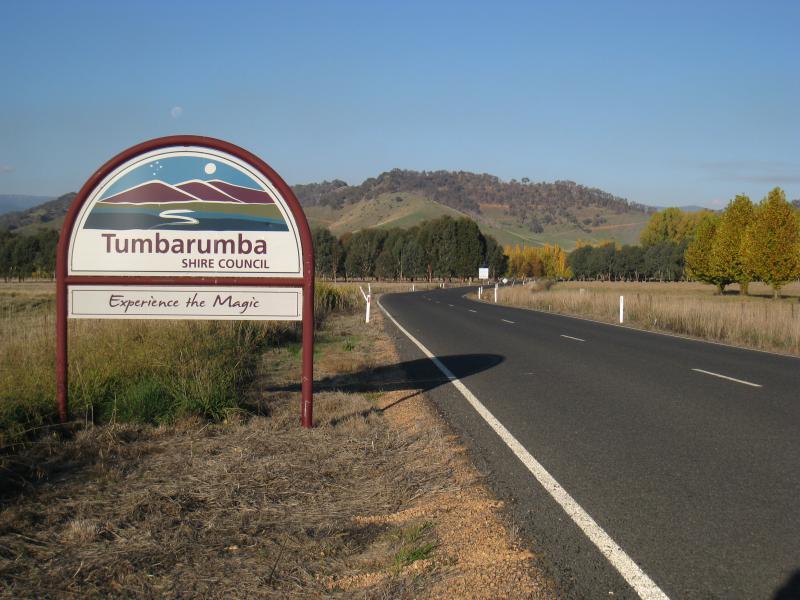 Corryong - Murray Valley Highway at Murray River (state border with N.S.W.): Tumbarumba Shire Council sign, Alpine Way east of Murray River