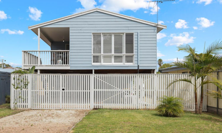 Cerulean Getaway, Cowes