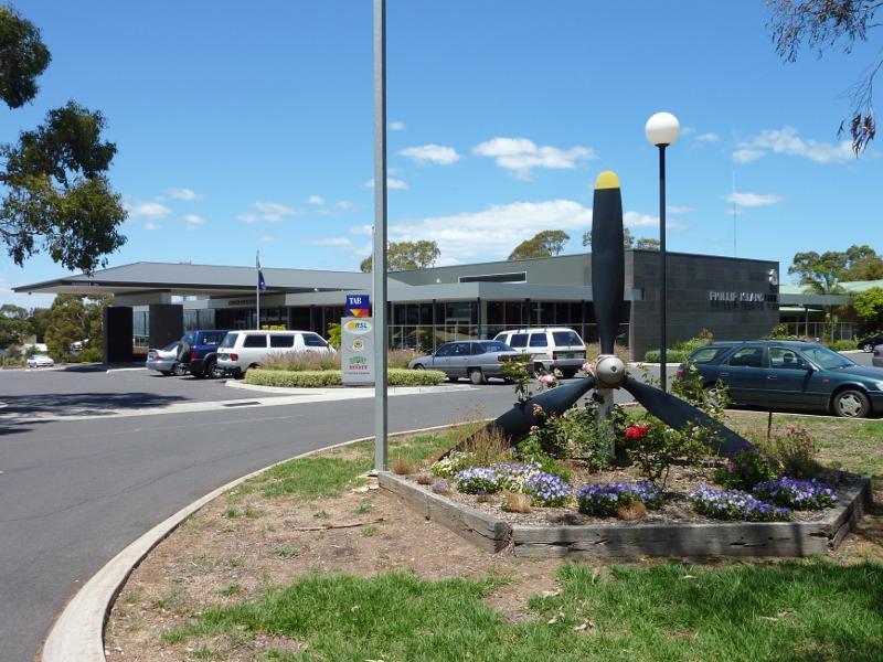 Cowes - Thompson Avenue south of Church Street: Phillip Island RSL, corner Thompson Av and Rhyll Rd