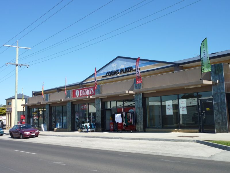 Cowes - Thompson Avenue south of Church Street: Cowes Plaza, Settlement Rd west of Thompson Av