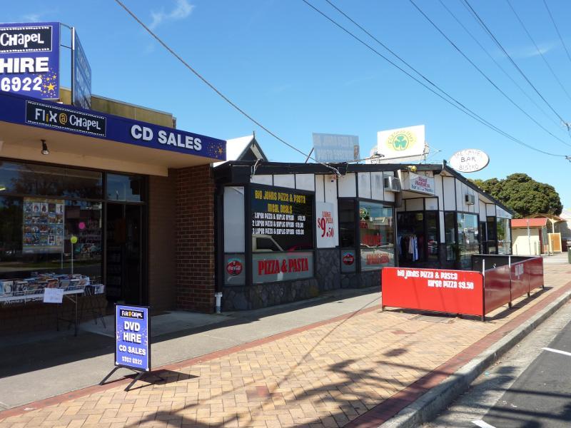 Cowes - Shops and commercial centre, Thompson Avenue north of Church Street: Shops along Chapel St west of Thompson Av