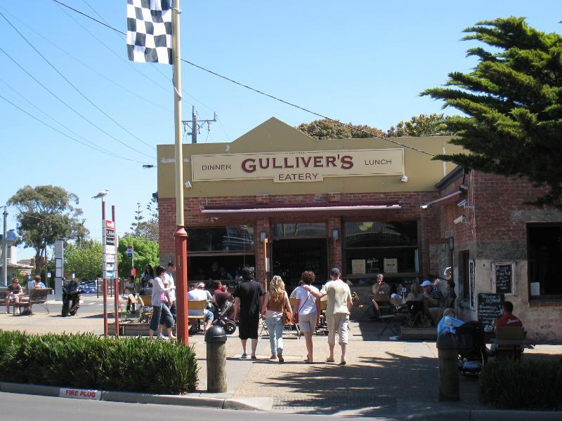 Cowes - Shops and commercial centre, Thompson Avenue north of Church Street: View west across Thompson Av at Chapel St towards Gulliver's
