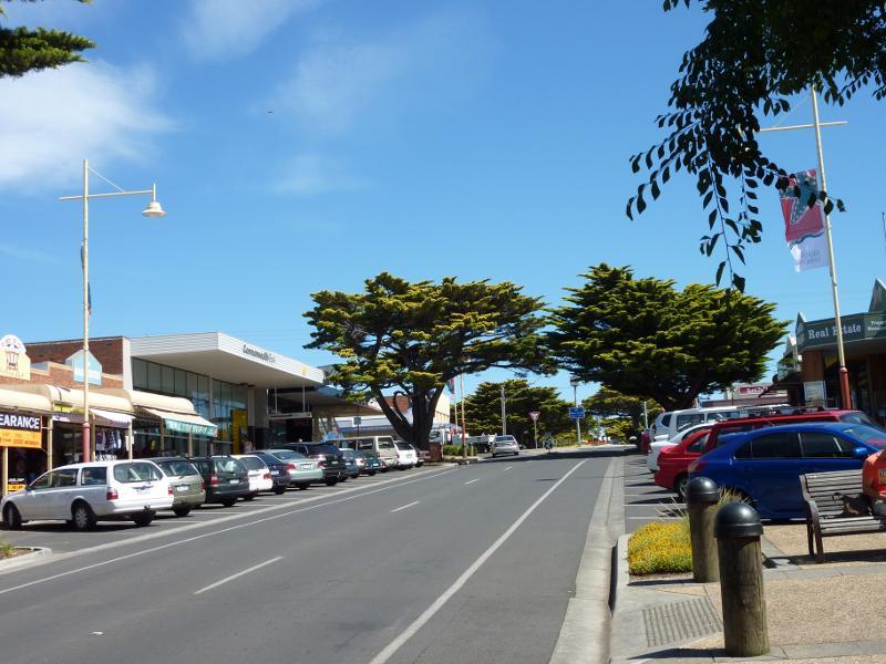 Cowes - Shops and commercial centre, Thompson Avenue north of Church Street: View south along Thompson Av towards Chapel St