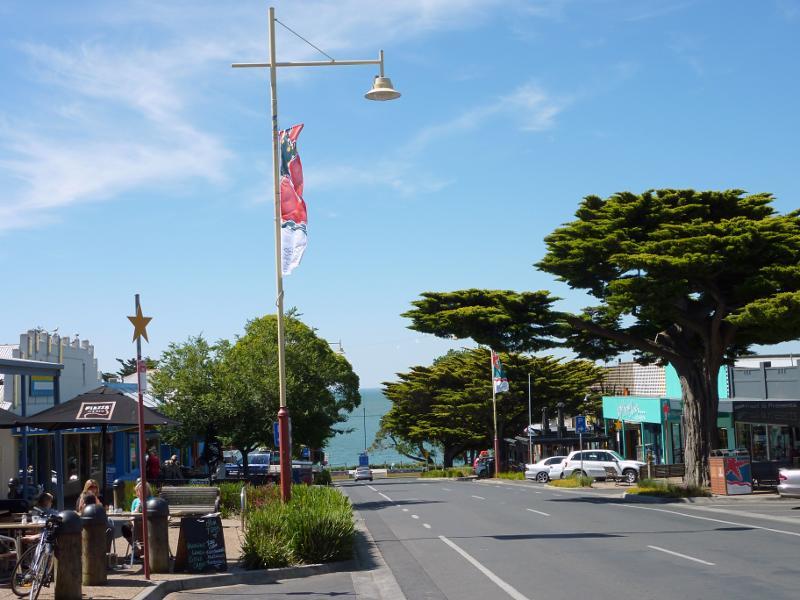 Cowes - Shops and commercial centre, Thompson Avenue north of Church Street: View north along Thompson Av towards The Esplanade
