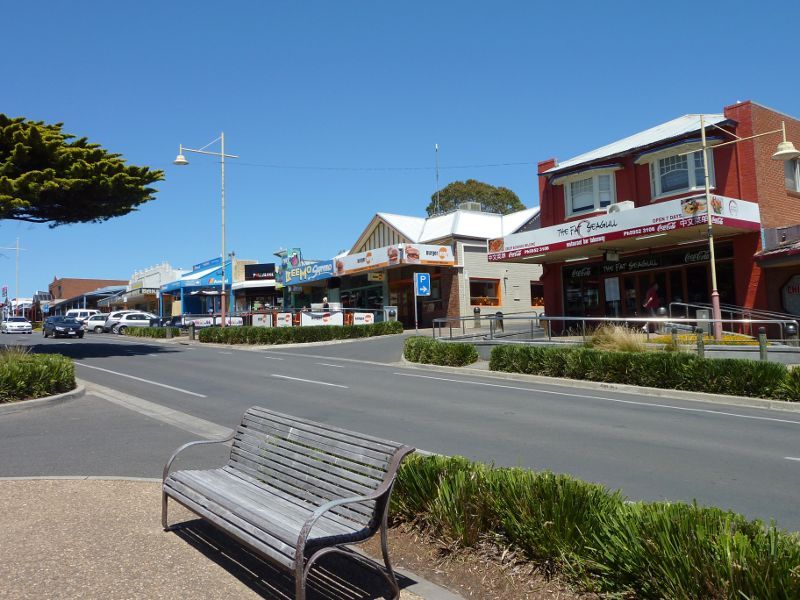 Cowes - Shops and commercial centre, Thompson Avenue north of Church Street: View west across Thompson Av, south of The Esplanade