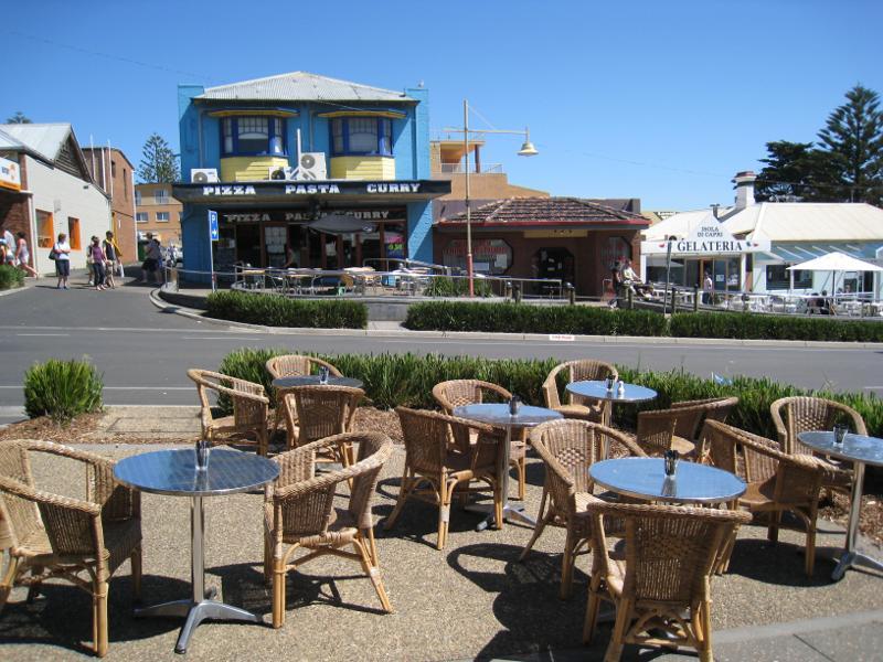 Cowes - Shops and commercial centre, Thompson Avenue north of Church Street: View west across Thompson Av near The Esplanade