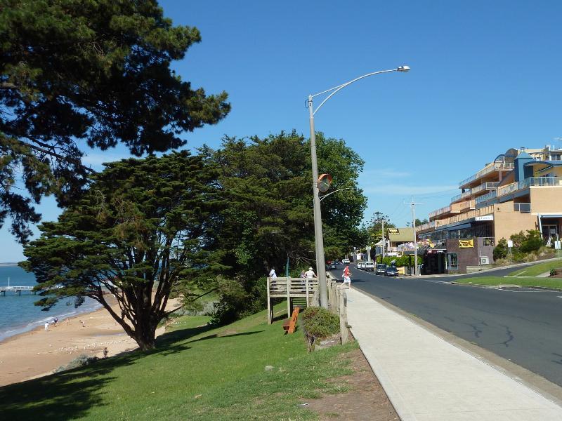 Cowes - The Esplanade: View east along The Esplanade towards Warley Av