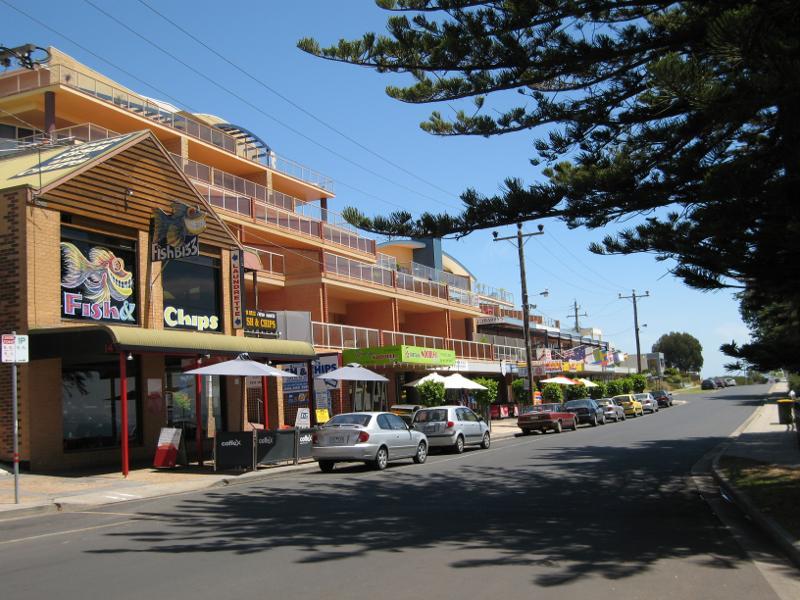 Cowes - The Esplanade: View west along The Esplanade between Thompson Av and Warley Av