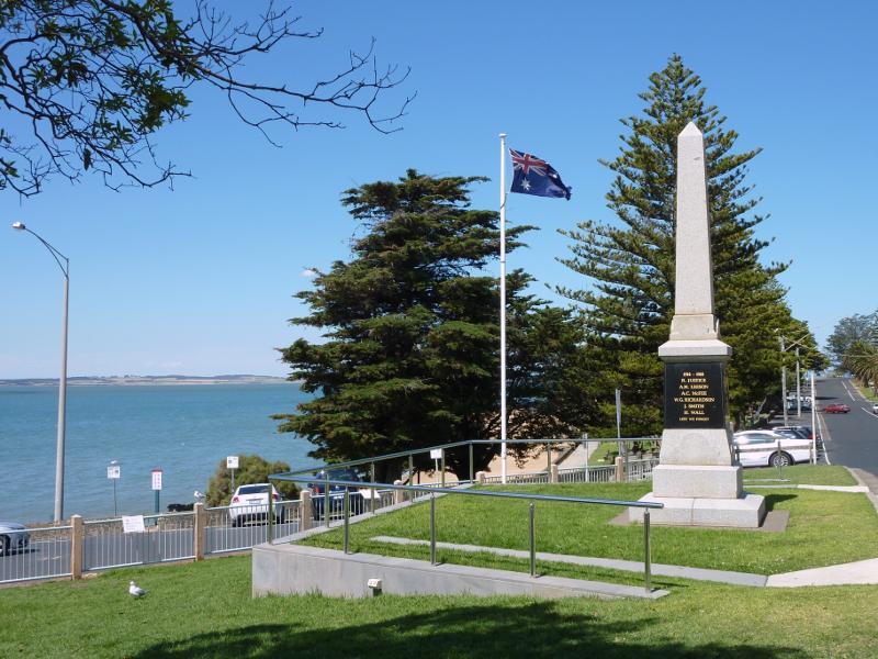 Cowes - The Esplanade: View east along The Esplanade at war memorial opposite Cowes Jetty