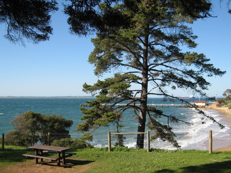 Cowes - Coast between Cowes Jetty and Mussel Rocks: View east towards jetty from picnic area at Mussel Rocks
