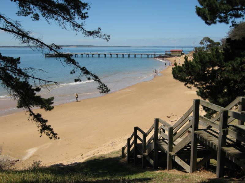 Cowes - Coast between Cowes Jetty and Mussel Rocks: Steps down from Mussel Rocks to beach with jetty in background