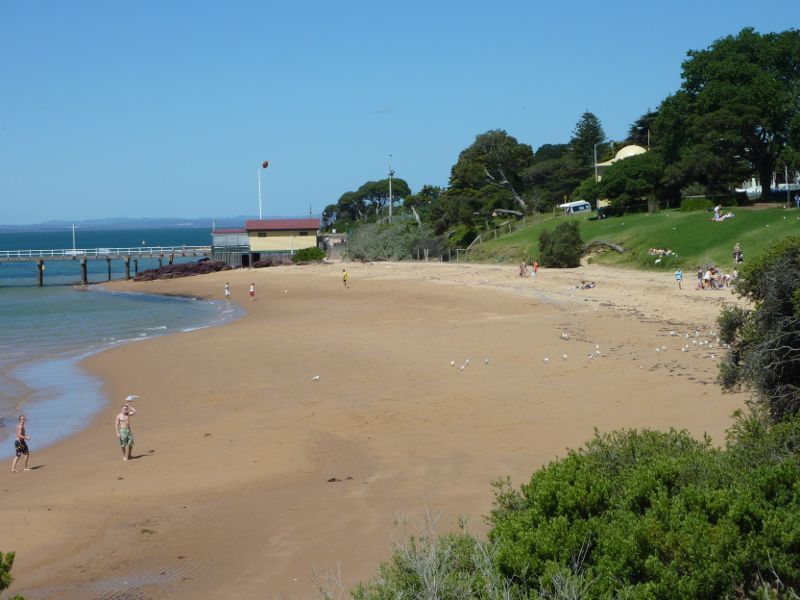 Cowes - Coast between Cowes Jetty and Mussel Rocks: View east along beach from Mussel Rocks