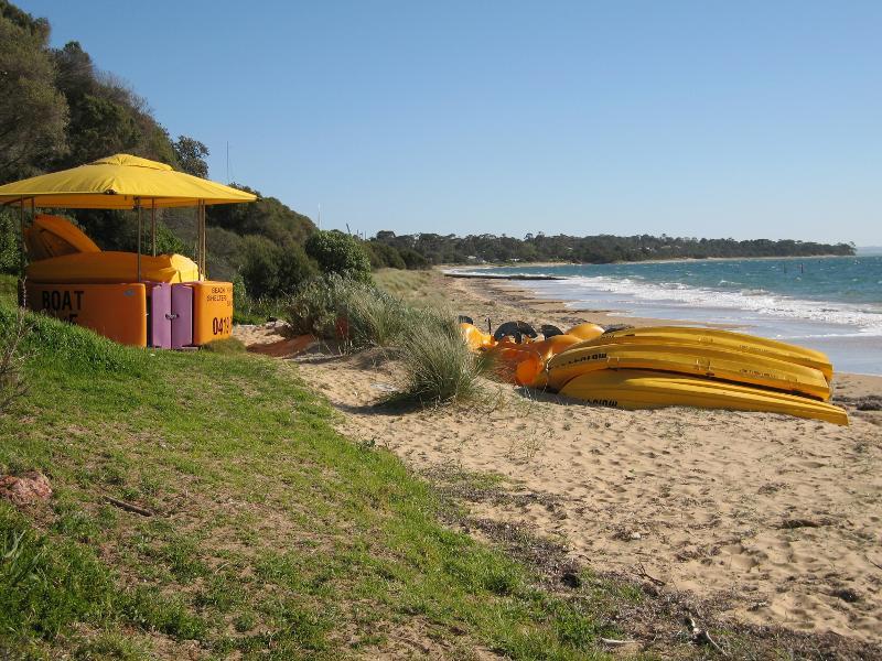Cowes - Coast between Cowes Jetty and Mussel Rocks: Boat hire, beach on west side of Mussel Rocks