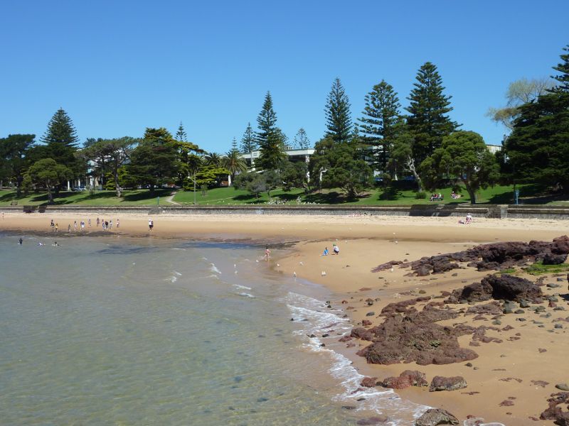 Cowes - Coast between Cowes Jetty and Erehwon Point: View towards beach and foreshore from near jetty