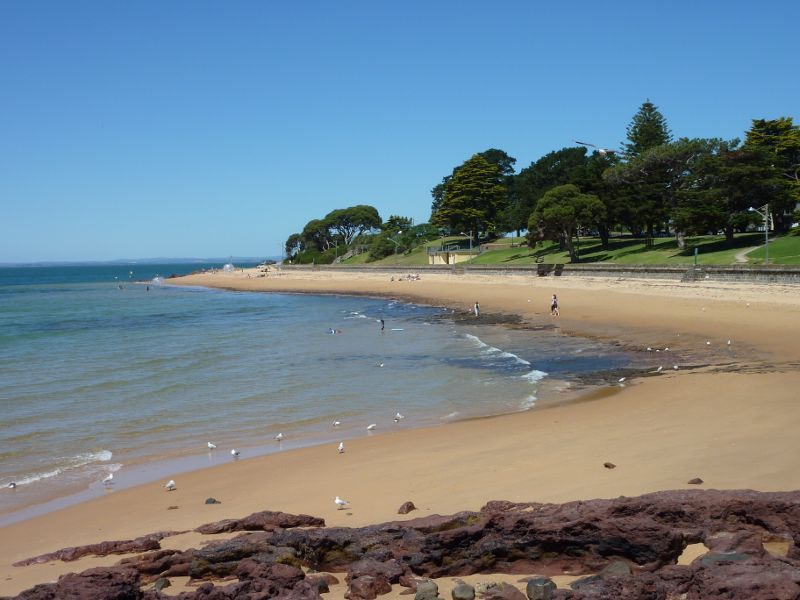 Cowes - Coast between Cowes Jetty and Erehwon Point: View east along beach at jetty