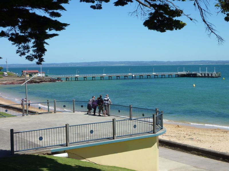 Cowes - Coast between Cowes Jetty and Erehwon Point: Viewing platform above toilets overlooking beach and jetty