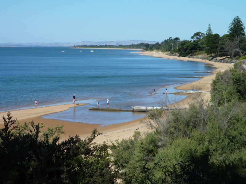 Cowes - Beach and foreshore between Erehwon Point and Coghlan Road: View east along beach from Erehwon Point